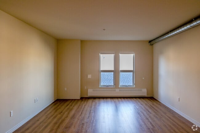 1BR, 1BA - 638SF