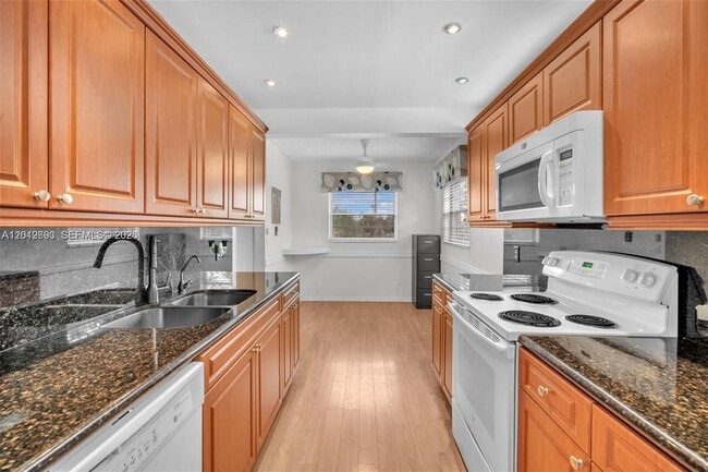Photo - 1000 SW 125th Ave Unit 301N