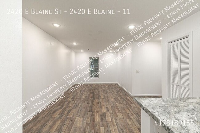 Photo - 2420 E Blaine St Unidad 11