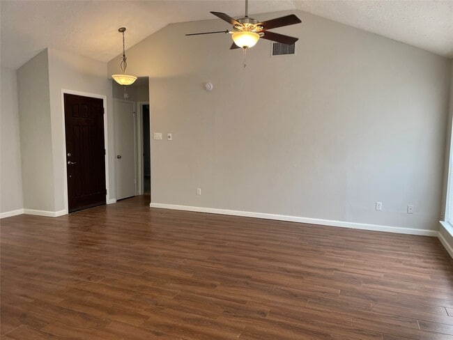 Photo - 505 Landing Blvd