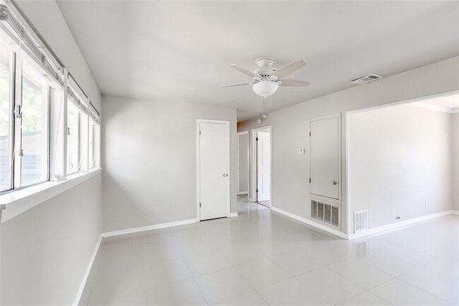 Photo - 501 Krebs Ln