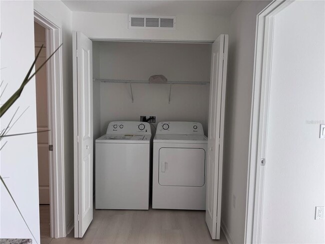 Photo - 5587 Millennia Park Dr Unidad 112