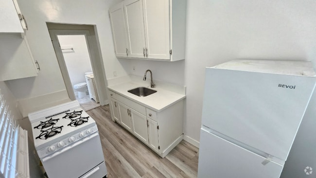 Building Photo - 1185 E Vernon Ave Rental