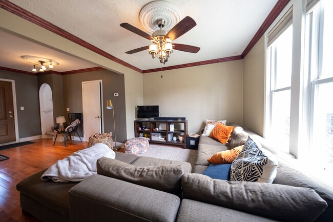 Photo - 801 NE Lowry Ave