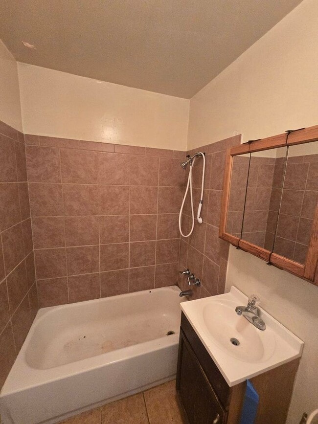 Photo - Cozy 3 bedroom single family home | one le...