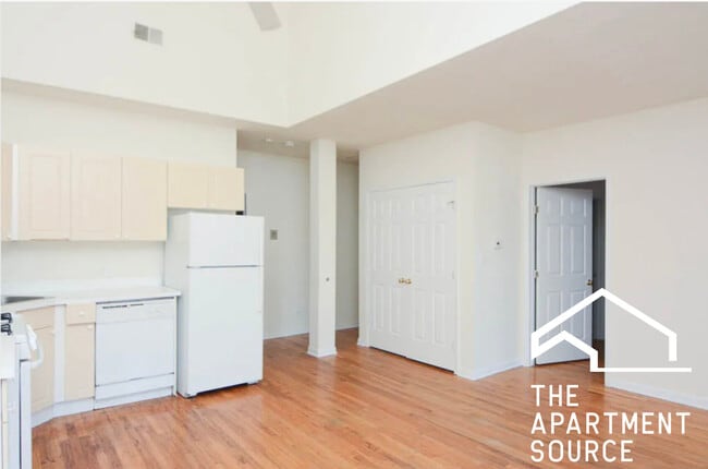 Photo - 923 W Dickens Ave Unit 202