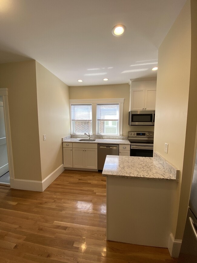 Photo - 299 Tappan St Unit 3