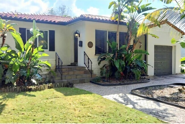 Building Photo - 5718 SW 48th St Rental