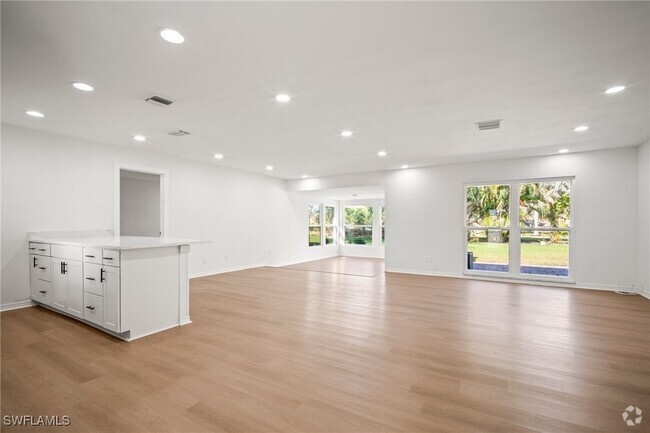 Building Photo - 4293 Island Cir Unit 2 Rental