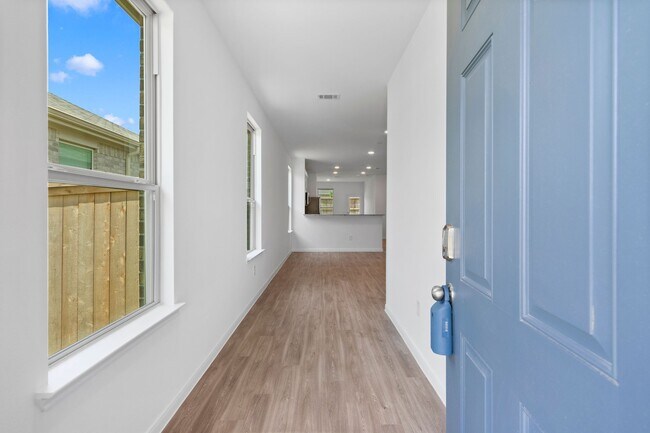 Building Photo - 14543 Cedar Ledge Ln
