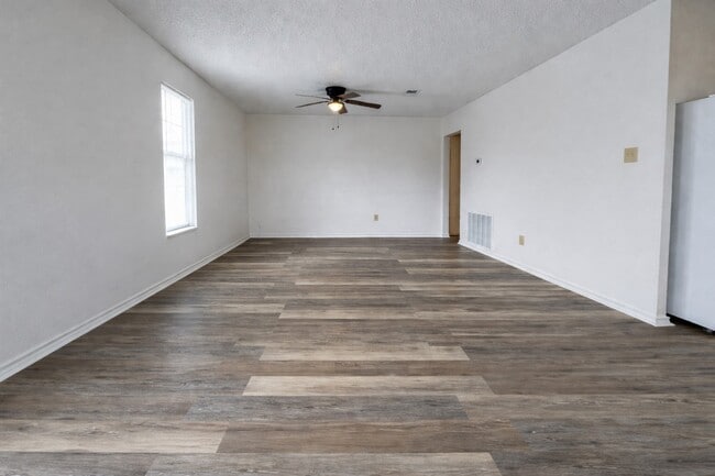 Photo - 304 Moutray Ave