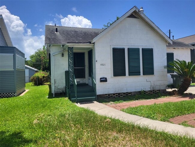 Building Photo - 4921 Alamo Dr Rental