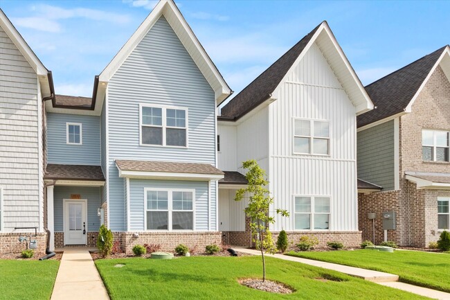 Building Photo - Fully Furnished and Move-In Ready! Flexibl... Rental