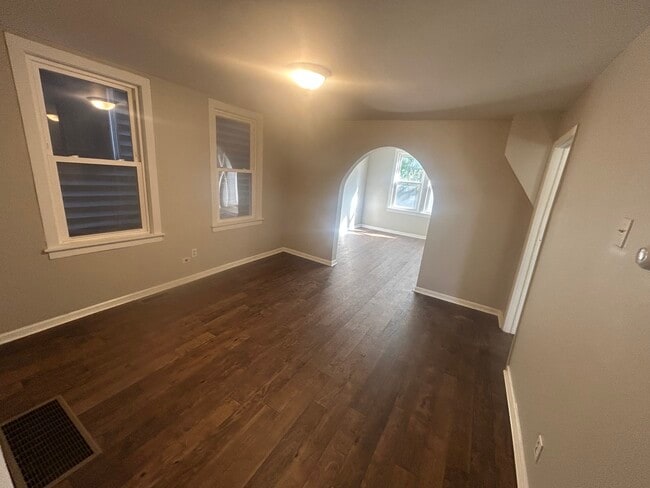 Photo - 644 W 49th St