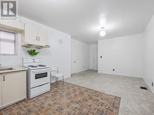 Photo - 2438 Danforth Ave