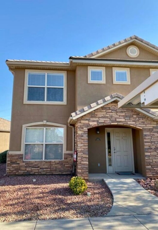 Beautiful Hidden Valley Townhome! - Beautiful Hidden Valley Townhome!