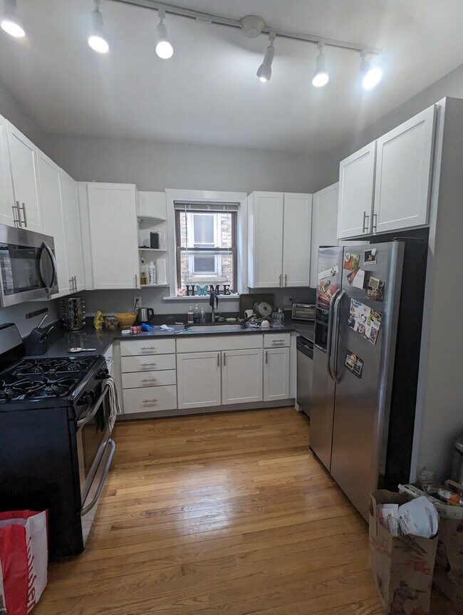 Photo - 2425 N Geneva Terrace Unit 2