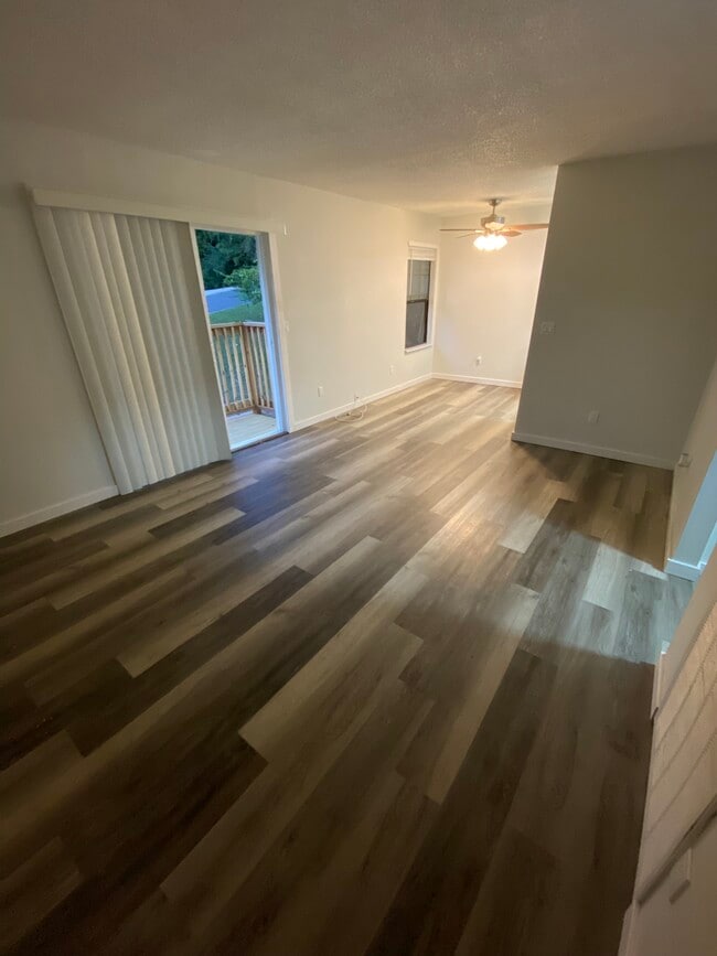 Living Room - 1003 Cherokee St Unit C