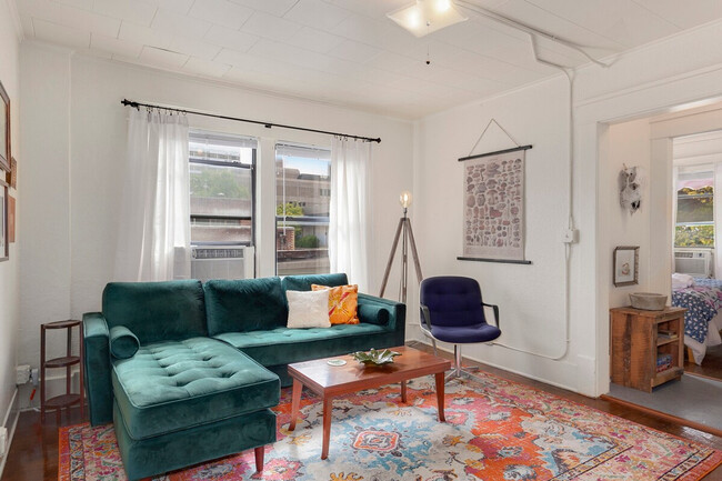 Building Photo - 122 W Meadow St Rental