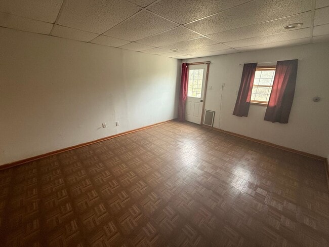 Building Photo - Spacious 5 Bedroom Home in a Peaceful Country Setting