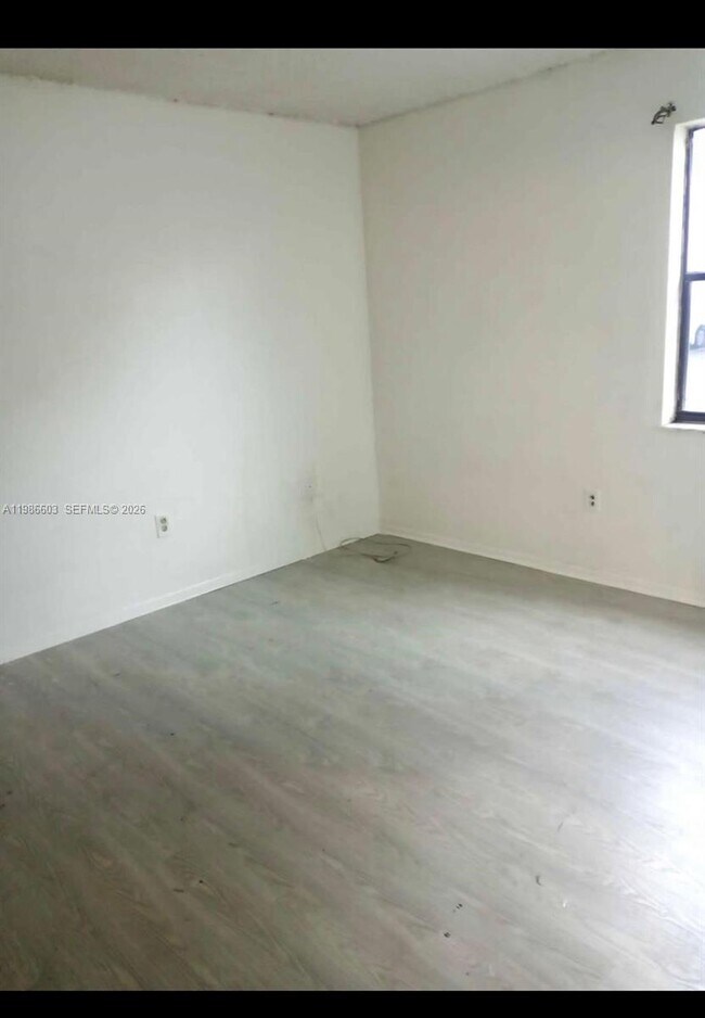 Photo - 20320 NE 3rd Ct Unidad 3