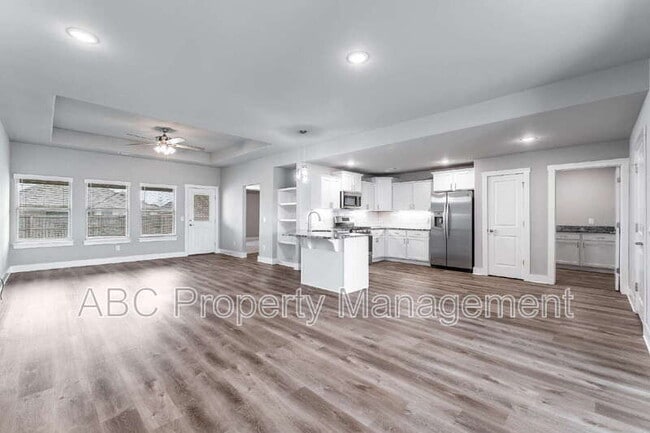 Photo - 410 Citation St