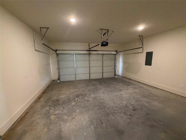 Building Photo - 879 Rachel St