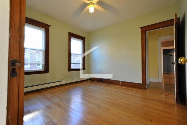 Photo - Great Value- Spacious Brighton 3-bed/1 Bat...