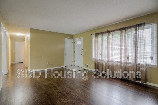 Photo - 8803 E 85 St