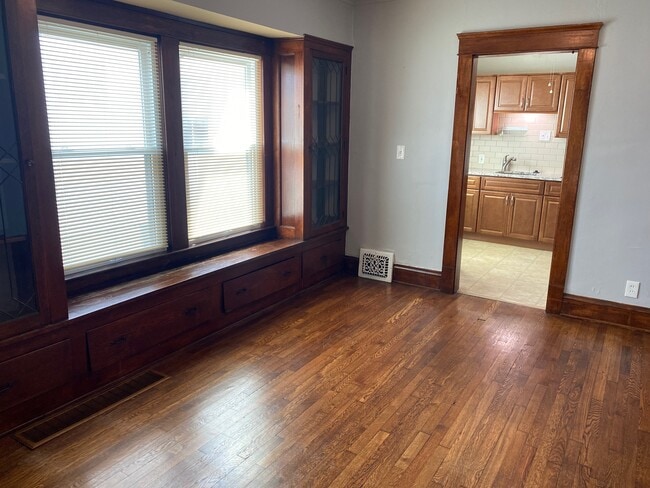 Photo - 1280 Mathews Ave