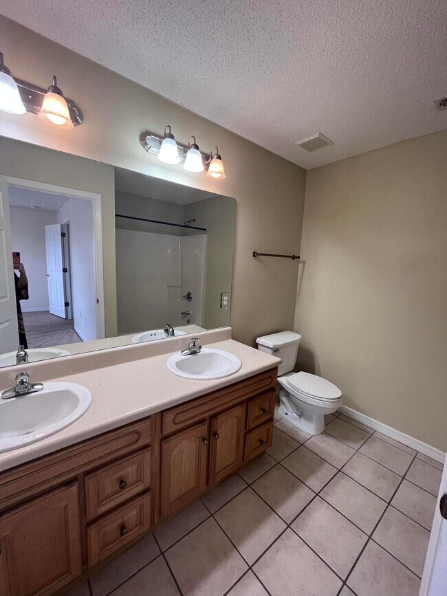 Photo - 211 Johnson Ct