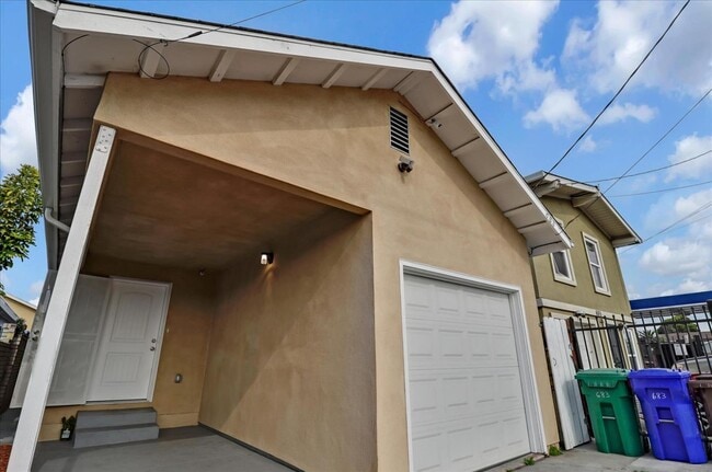 Photo - 683 Harbour Way