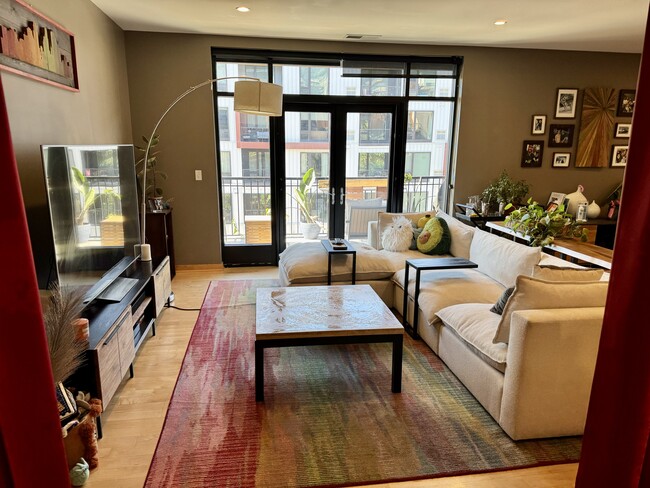 Living Room - 3104 W Lake St Unit 306