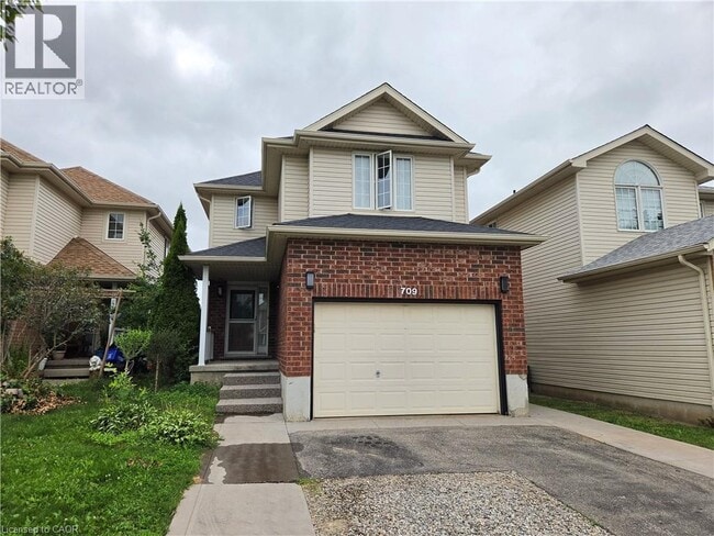 Photo - 709 Windflower Crescent