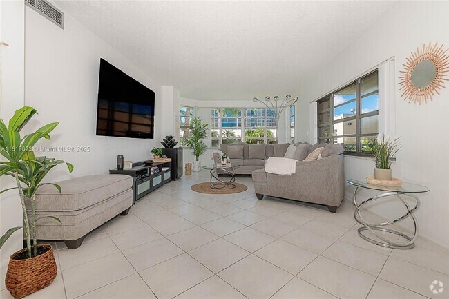 Building Photo - 1965 S Ocean Dr Unit MR Rental