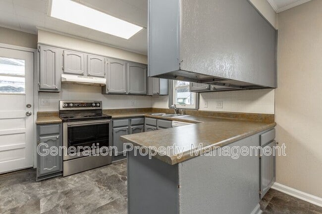 Building Photo - 5501 Rosemont Dr