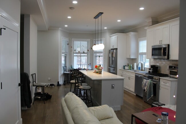 Building Photo - 163 Foster St Unit 153 #1 Rental