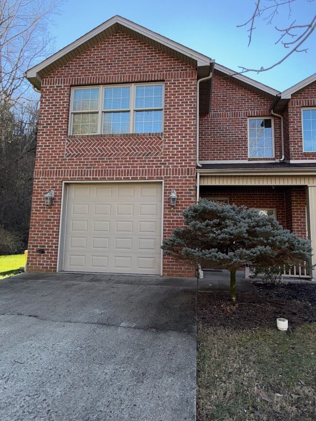 Building Photo - 111 Renee Ln