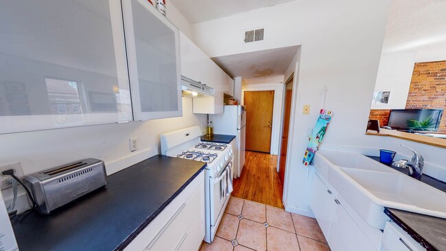 Photo - Architect-Designed 1BR in East Rock | Exposed Brick | Steps to Yale SOM Unidad 1