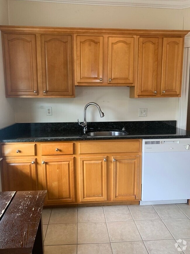 Building Photo - Top floor 3-bed Oak Square Brighton Rental