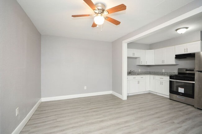 Photo - For Lease-Housing Vouchers Accepted | 2 Bed, 1 Bath | 800 Sq Ft | Sunnyside Place Community |