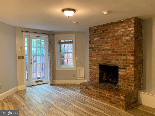 Building Photo - 643 E St NE Rental