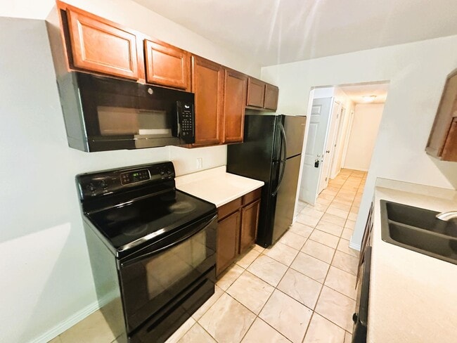 Photo - 2 bed 1 bath 2nd floor condo for rent. No ... Unit 622R