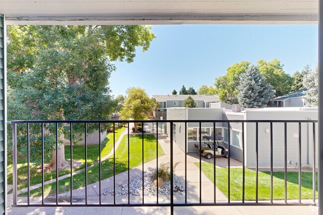 1BR, 1BA-642SF - Balcony