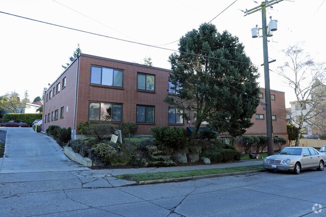 Dutlech Arms - Dutlech Arms