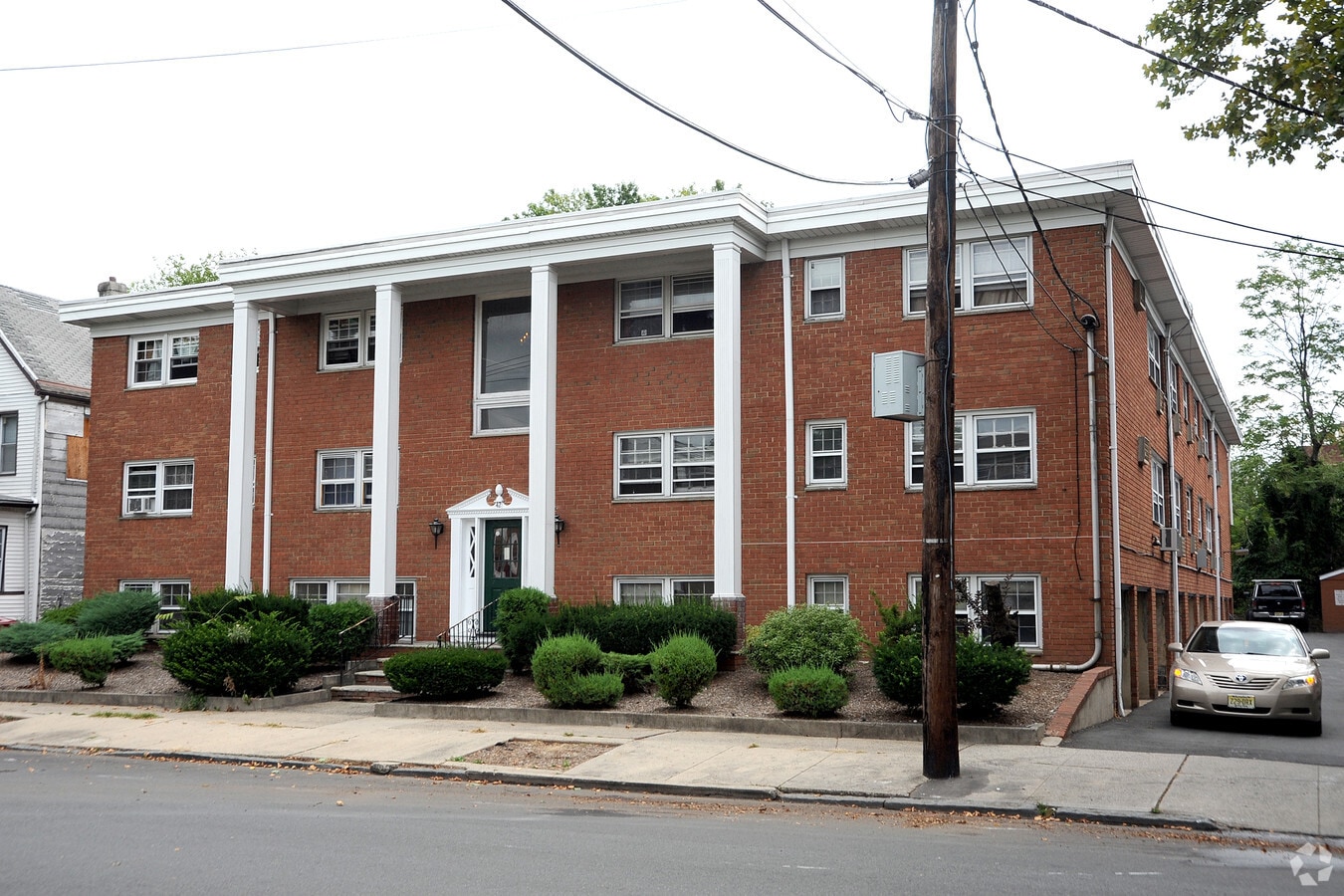 Primary Photo - 40-42 Linden Ave Apartments