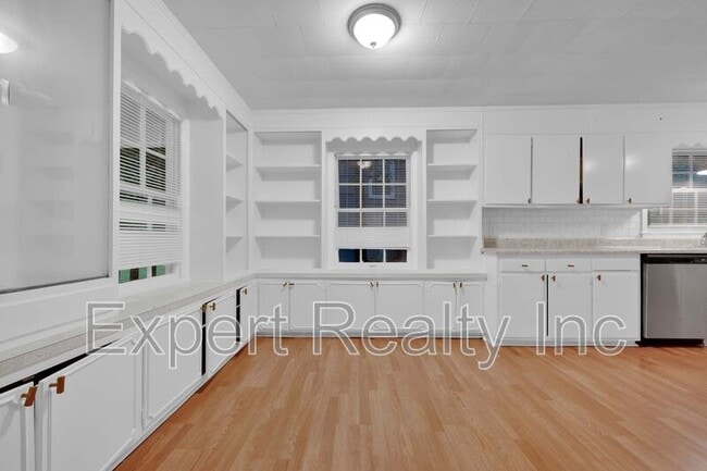 Photo - 900 75th St S