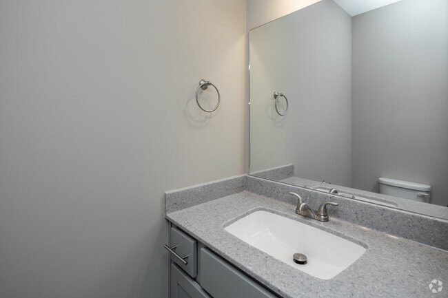 2BR, 1.5BA - 1,050SF - Bathroom