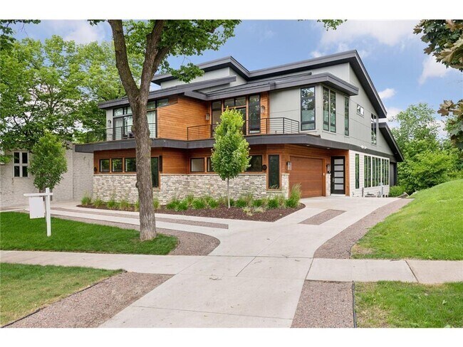 Building Photo - 1726 Kenwood Pkwy Rental