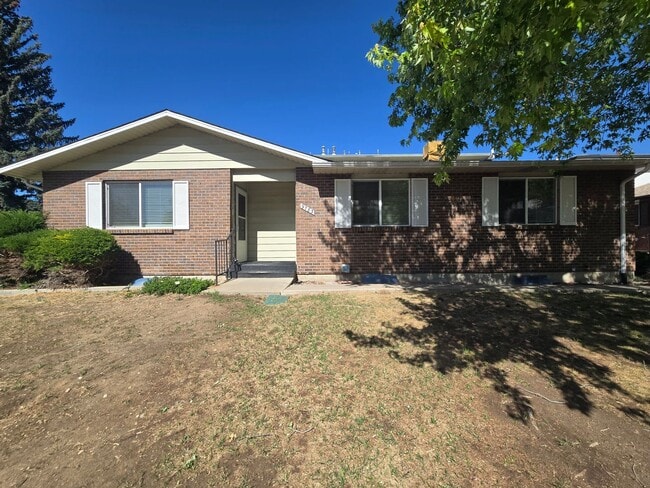 Building Photo - Condo with Garage, Private Patio & Unfinished Basement